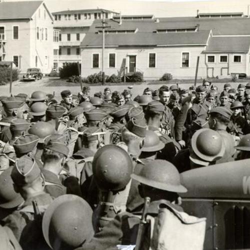 [Soldiers of the Thirtieth Infantry at the Presidio receiving last minute instructions before leaving for Fort Lewis, Washington]