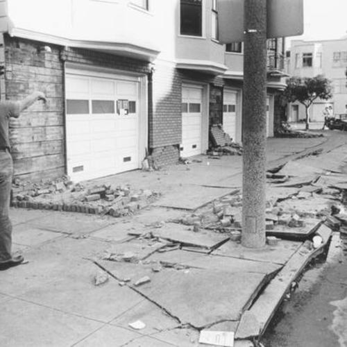 [Damages to building and street pavement caused by Loma Prieta earthquake]