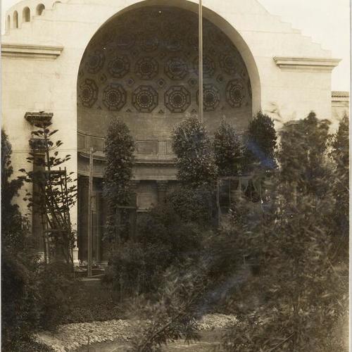 [Half dome of the Palace of Food Products at the Panama-Pacific International Exposition]