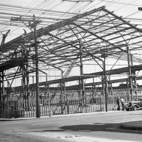 [Construction of a warehouse at Folsom and 16th streets]