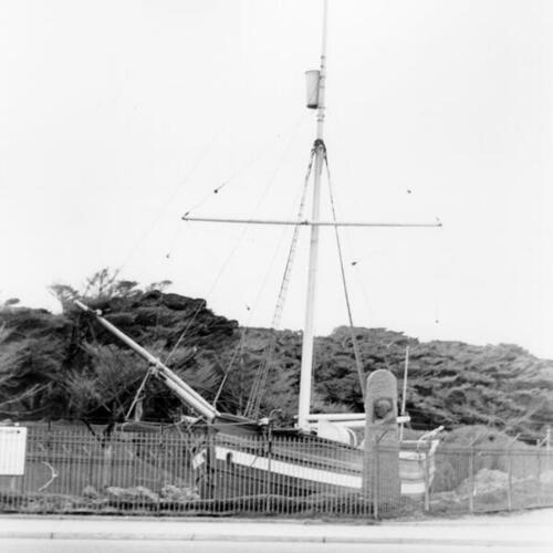  Gjoa ship on display in Golden Gate Park]