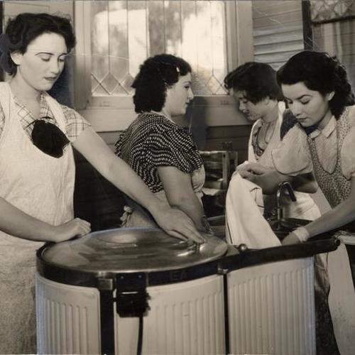 [Women working on a Palo Alto project under Mrs. Herbert Hoover]