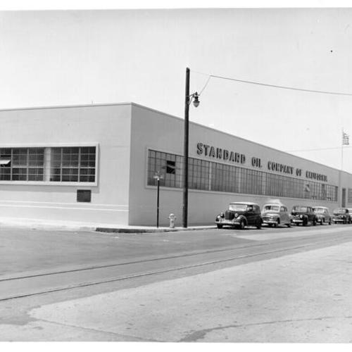 [Warehouse and distribution terminal of the Standard Oil Company at Seventh and Irwin streets]