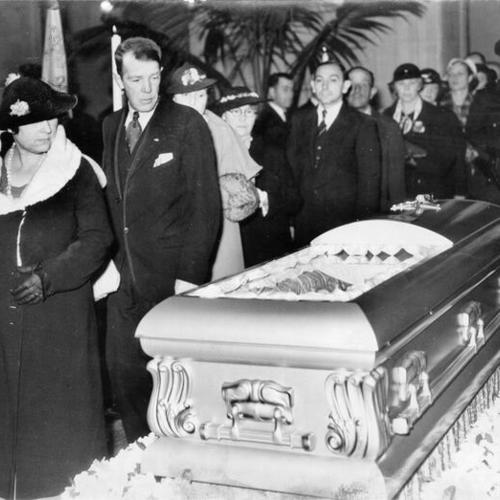 [Funeral of Annie Laurie]
