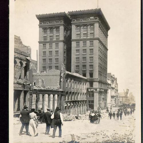 California street at Montgomery. Ruins of the Kohl Building. 1906