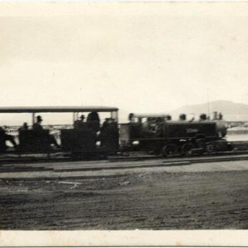 [Train at the Panama-Pacific International Exposition]