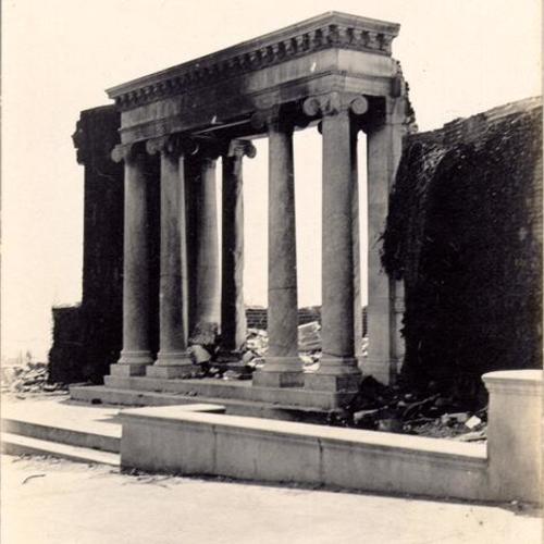 [Ruins of A. N. Towne's residence on Nob Hill]