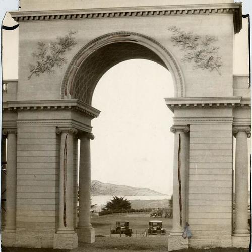 [View of arch at the Palace of the Legion of Honor, looking north toward the bay]