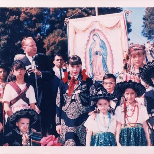 [Portrait of a gathering for the celebration of Virgin of Guadalupe]