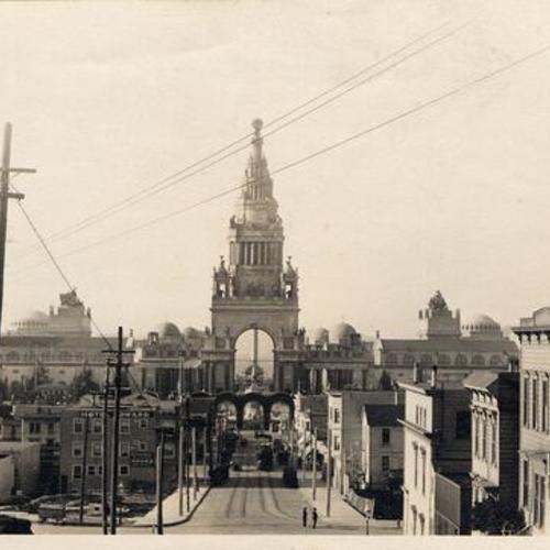 [Entrance of Panama-Pacific International Exposition]