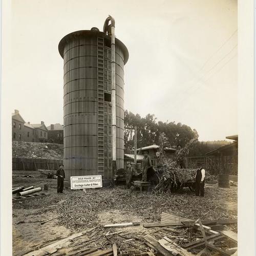 [Workers filling silo with corn at the Panama-Pacific International Exposition]