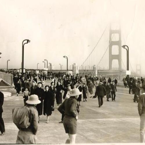 [Pedestrian Day on the Golden Gate Bridge]