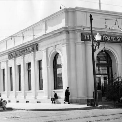 [Exterior of the San Francisco Bank, 7th and Clement streets]