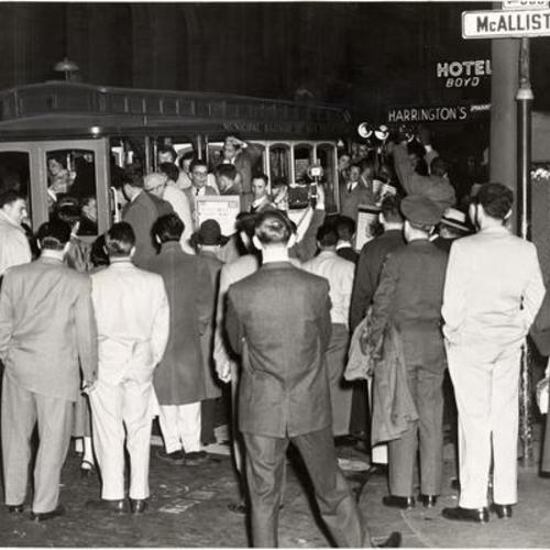 [Crowd of people taking last ride on the Jones Street shuttle cable car line]