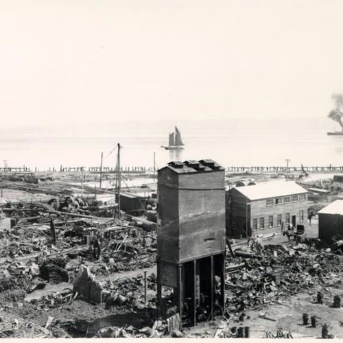 [Waterfront in ruins after the earthquake and fire of 1906]