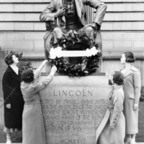 [Abraham Lincoln statue, City Hall, San Francisco, California]