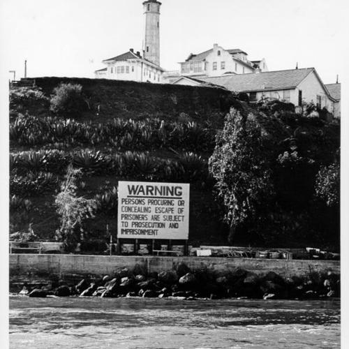 [Warning sign at Alcatraz Island Federal Penitentiary]