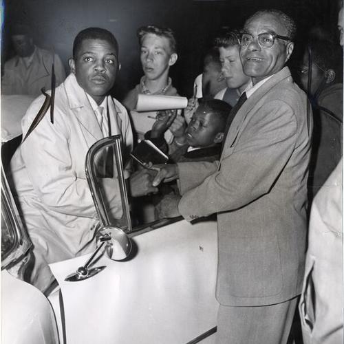 [Willie Mays surrounded by admirers]