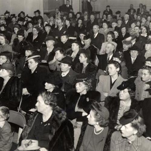 [Mass meeting at Central Y.M.C.A. for relatives of war prisoners]