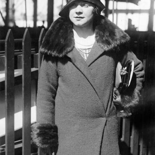 [Mrs. Minta Durfee Arbuckle, former wife of Roscoe "Fatty" Arbuckle, arriving from Europe]