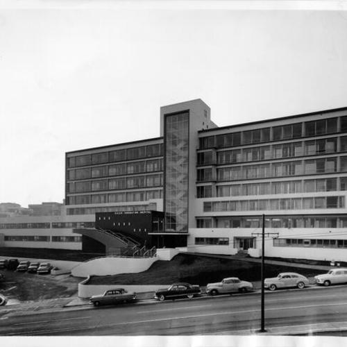 [Exterior view of new San Francisco Kaiser Hospital]