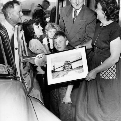 [Jim E. Rickets presenting a picture of bridge to Jess Hess family, 