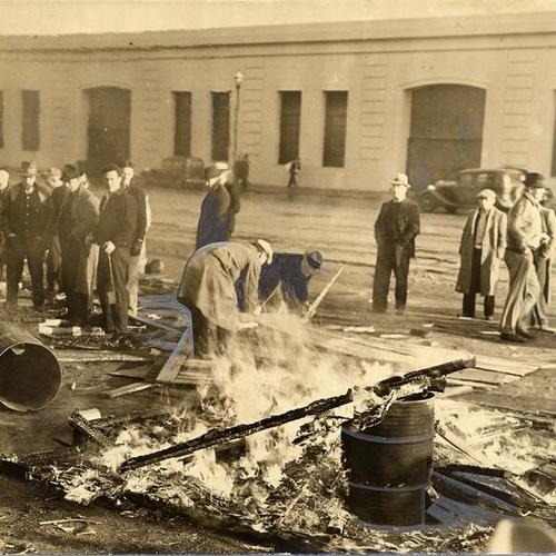 [Dock workers burning a shack at end of strike]