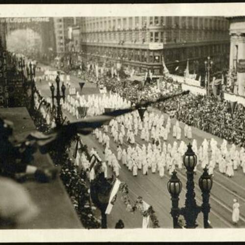 [Parade for returning troops from World War I]