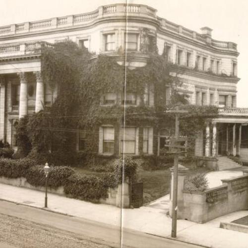 [Residence of John D. Spreckels at Pacific Avenue and Laguna Street]