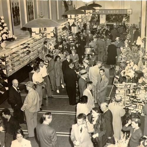 [Crowd shopping on opening day of Robert Atkins store at Powell and Post streets]