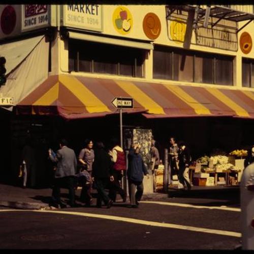 Chinatown produce markets and foot traffic along Pacific Street