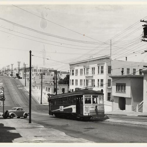 [22nd avenue and Balboa looking west at #31 line car 986 inbound]