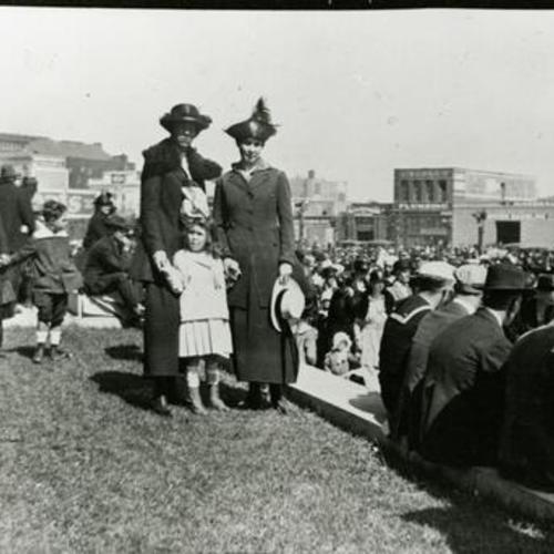 [A parade at City Hall in 1918]