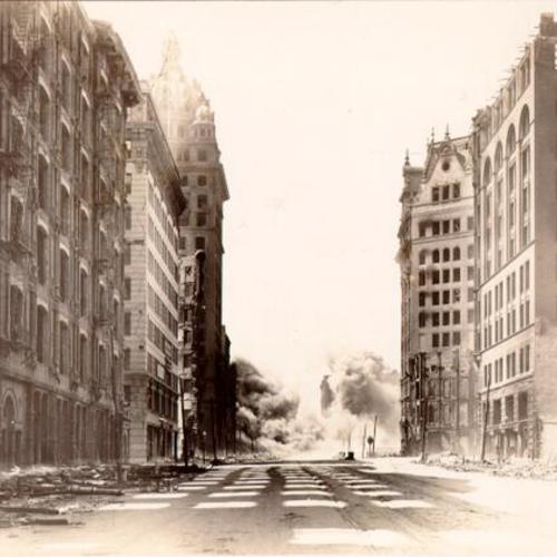 [Dynamiting on Market Street after the earthquake and fire of April 18, 1906]
