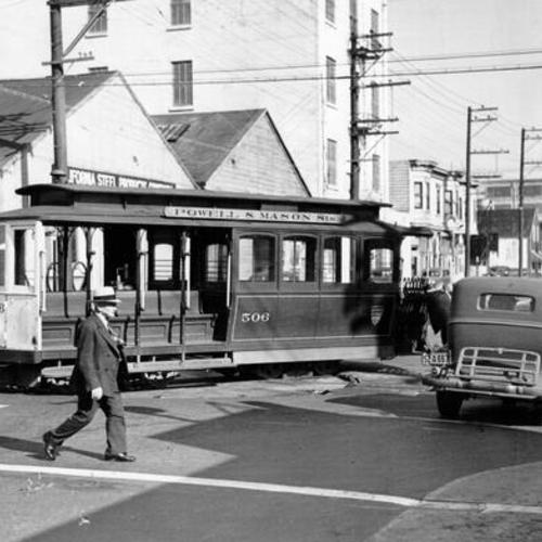 [Powell Street cable car at turntable at Bay Street and Taylor]