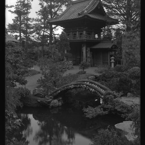 Japanese Tea Garden front gate and bridge