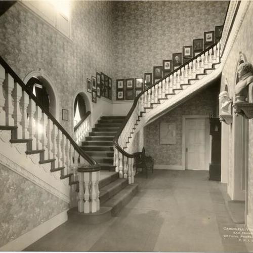 [Interior of the Massachusetts State Building at the Panama-Pacific International Exposition]