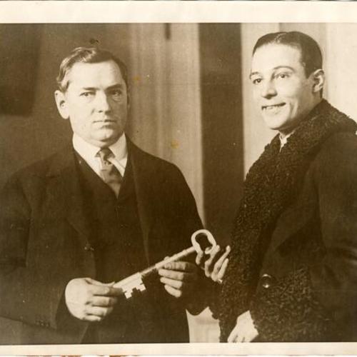 [Rudolph Valentino receiving a key to the city]