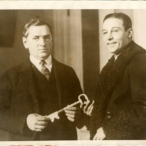 [Rudolph Valentino receiving a key to the city]