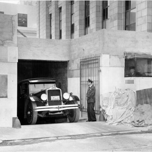 [Armored truck leaving the Federal Reserve Bank of San Francisco]