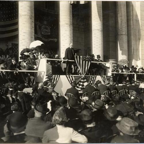 [Mayor James Rolph speaking at dedication of New York State Building at the Panama-Pacific International Exposition]