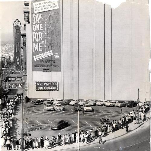 [Fox Theater, July 4, 1959, crowds in line]