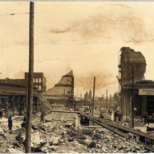 [Central Trust Company Building in ruins after the 1906 earthquake]