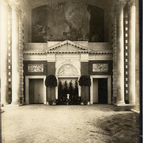 [Entrance to the Pennsylvania State Building at the Panama-Pacific International Exposition]