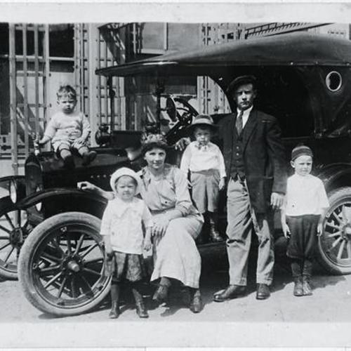 [Family outing at Cliff House in 1920 pictured with 1917 Ford car]