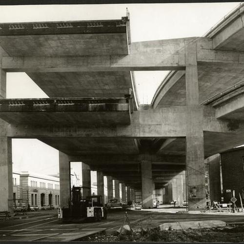 [Embarcadero Freeway under construction]