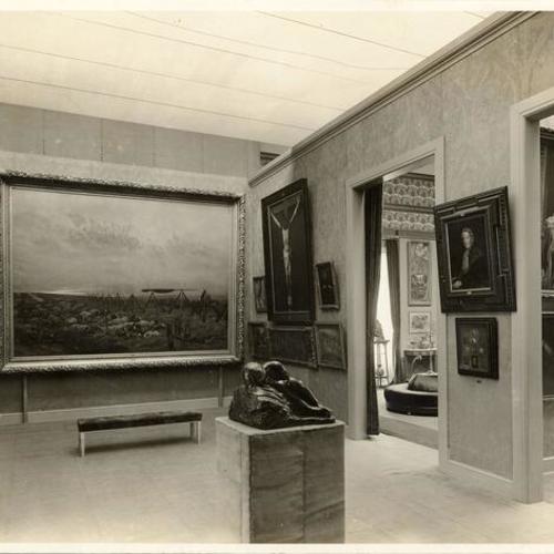 [Art gallery inside the French Pavilion at the Panama-Pacific International Exposition]