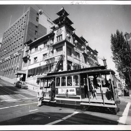 [Cable Car on California Street at Grant Avenue]