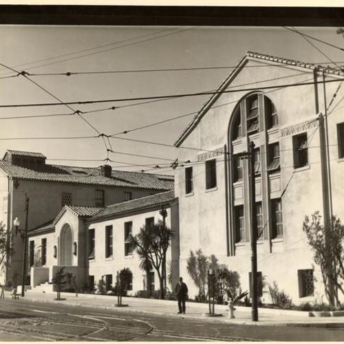 [Front of new Jewish Community Center on corner of California Street and Presidio Avenue]