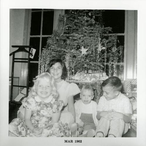 [Pat with her siblings, Jeri, Craig and Richard, during Christmas]